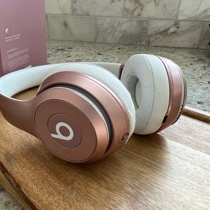 Beats Solo2 Wireless Special Edition Rose Gold Headphones EUC